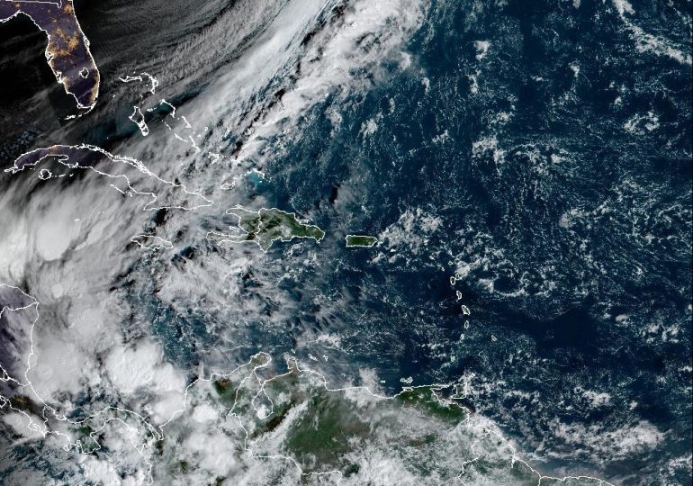 Indomet: Ambiente mayormente soleado; algunos chubascos por débil vaguada