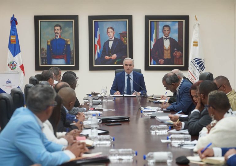 Ministro Luis Miguel De Camps socializa con directores regionales políticas de la gestión que apuntan a fortalecer la calidad educativa