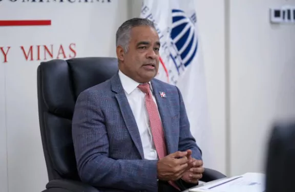 Ministro de Energía afirma no se dejará provocar de la oposición sobre el manejo del sistema