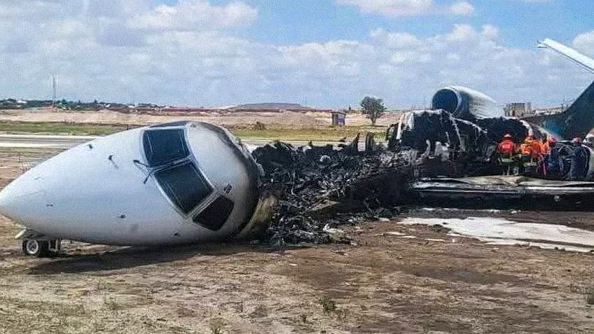 muestra lo que pasó con el avión momentos antes de que se incendiara en África