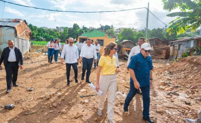 Ministro Paliza supervisa avances del proyecto de transformación en Las Lilas; la obra forma parte del plan integral de readecuación del río Ozama