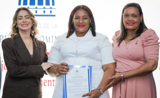 Desarrollo Social Supérate celebra habilitación de la tercera cohorte de personas cuidadoras; autoridades trazarán ruta para contrataciones