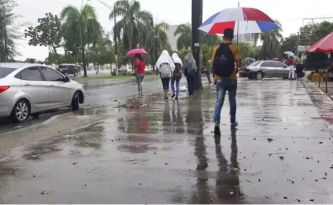 ¡Paraguas en mano! Vaguada y efectos locales provocarán aguaceros dispersos sobre varias provincias
