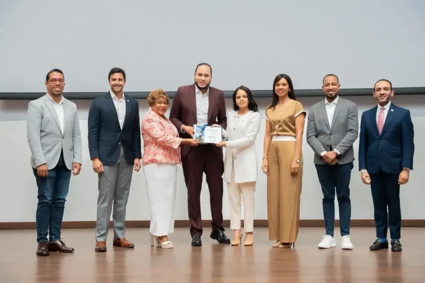 Michael Matos seleccionado como finalista del Premio Nacional de la Juventud 2026 🏅✨