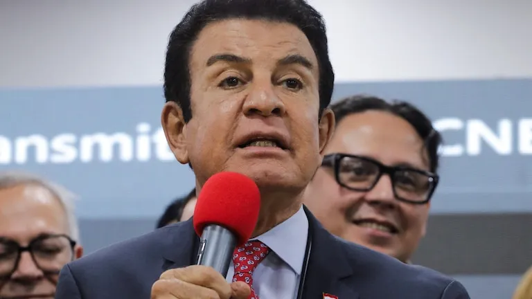 Nasralla pide calma mientras Honduras espera el resultado electoral final