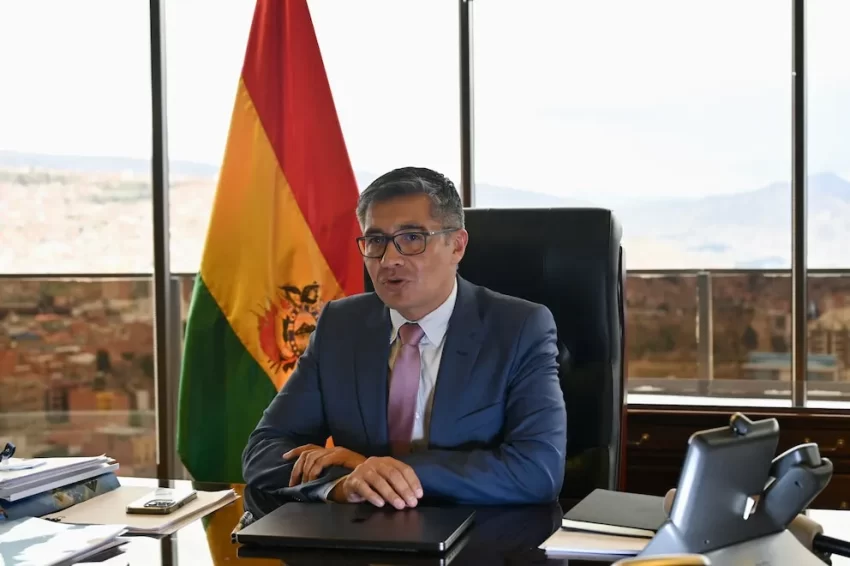 BOLIVIA: EL MINISTRO DE ECONOMÍA CALIFICA EL SUBSIDIO AL COMBUSTIBLE COMO UNA “EXPRESIÓN DE CORRUPCIÓN” 🇧🇴⛽