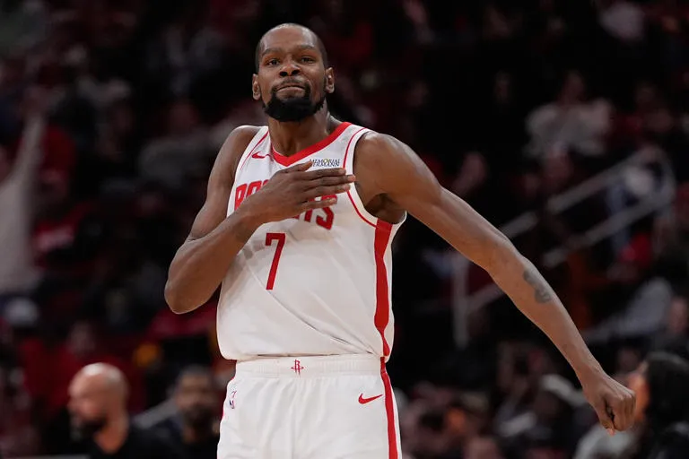 Kevin Durant logra 31 000 puntos y lidera a los Houston Rockets a una contundente victoria sobre los Phoenix Suns 🏀