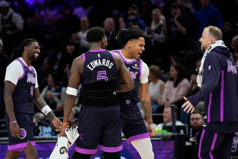 馃弨 Zarpazo en Milwaukee: Edwards brilla y los Wolves rugen con una victoria ajustada sobre los Bucks 馃惡