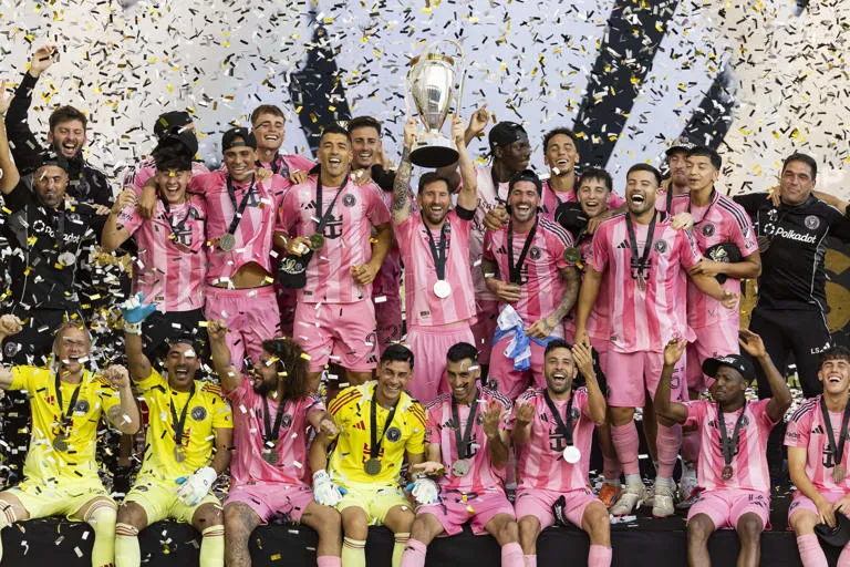 🏆 El último reto de Messi: El astro argentino busca el único gran premio individual que falta en sus vitrinas 🐐