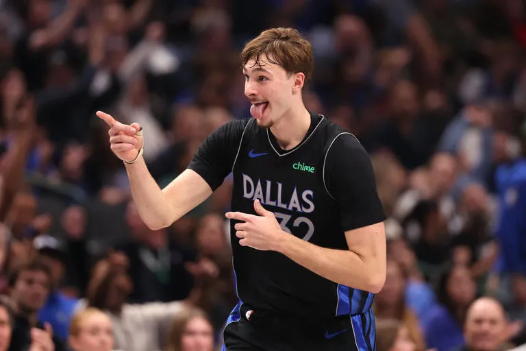 🏀 Duelo de titanes: Los Mavericks vencen 131-130 a los Nuggets con una actuación histórica de Cooper Flagg y Davis 🏔️