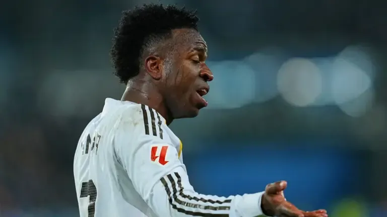 ⚪️ Polémica en la "Casa Blanca": Exjugador del Real Madrid sugiere no renovar a Vinícius Jr. 🇧🇷