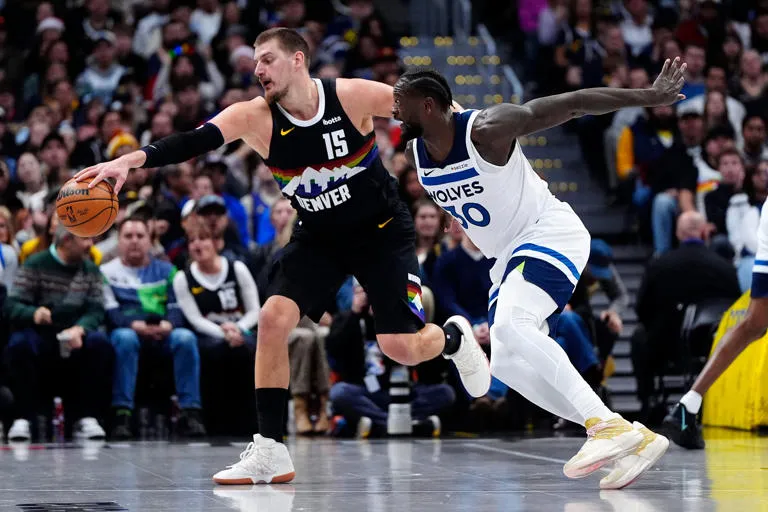 🃏 El "Grinch" de Denver: Nikola Jokic domina la Navidad con un triple-doble histórico 🎄🏀