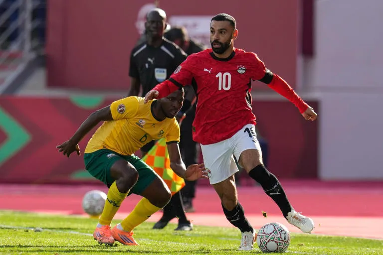 🇪🇬 El "Faraón" no perdona: Salah clasifica a Egipto a octavos entre la polémica del VAR ⚽🏟️
