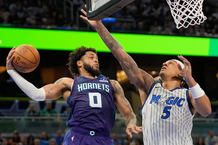 🏀 Victoria agridulce: Hornets vencen al Magic 120-105 pese a la lesión de su estrella novata 🐝🩹