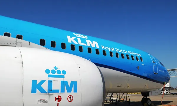 KLM empieza a volar a Santiago y Oviedo