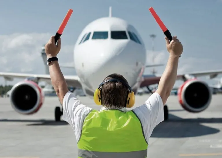 Gobierno de Milei habilitó a otra empresa para servicios de rampa