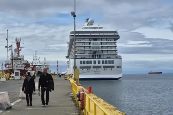 Oceania Marina visita Punta Arenas con 1.200 pasajeros
