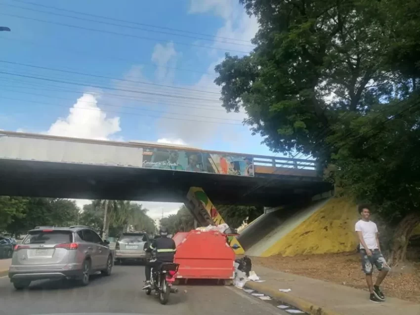 Contenedores de desechos SDE evidencian el mal manejo del aseo urbano