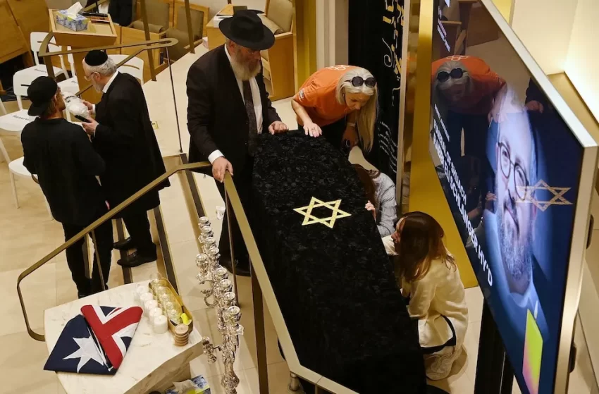 AUSTRALIA REALIZA EL PRIMER FUNERAL POR LAS VÍCTIMAS DEL ATENTADO EN BONDI BEACH 🕯️🇦🇺