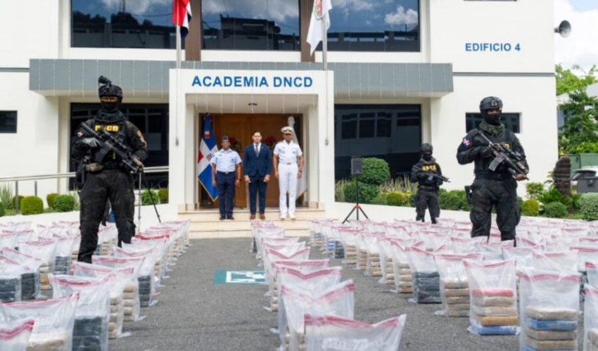 Estados Unidos expresa admiración hacia la nación como su compañero en el Caribe.