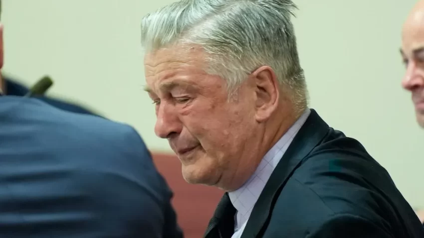 🎭 El drama detrás de escena: Alec Baldwin confiesa pensamientos suicidas tras la tragedia en el set de 'Rust' 😔