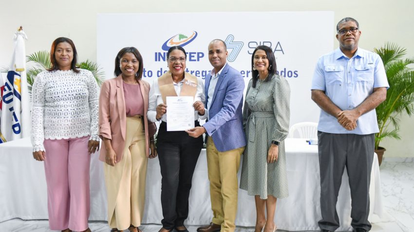 Infotep certifica a 566 comunitarios de Boca Chica en colaboración con SIBA Energy