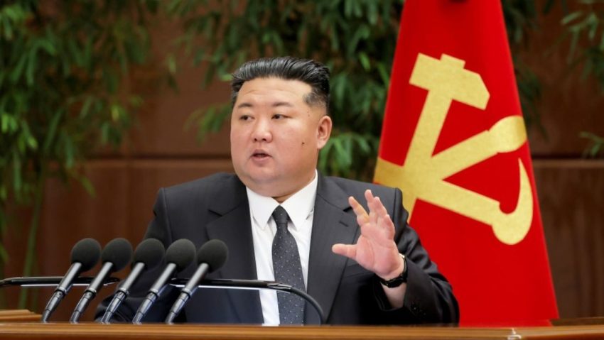 Kim Jong-un: "Nuestro Ejército demostró en el extranjero ser invencible y un verdadero defensor de la justicia internacional"