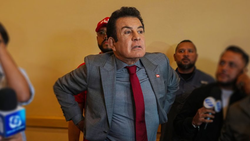 Nasralla dice que le "robaron" votos en la mayoría de departamentos de Honduras