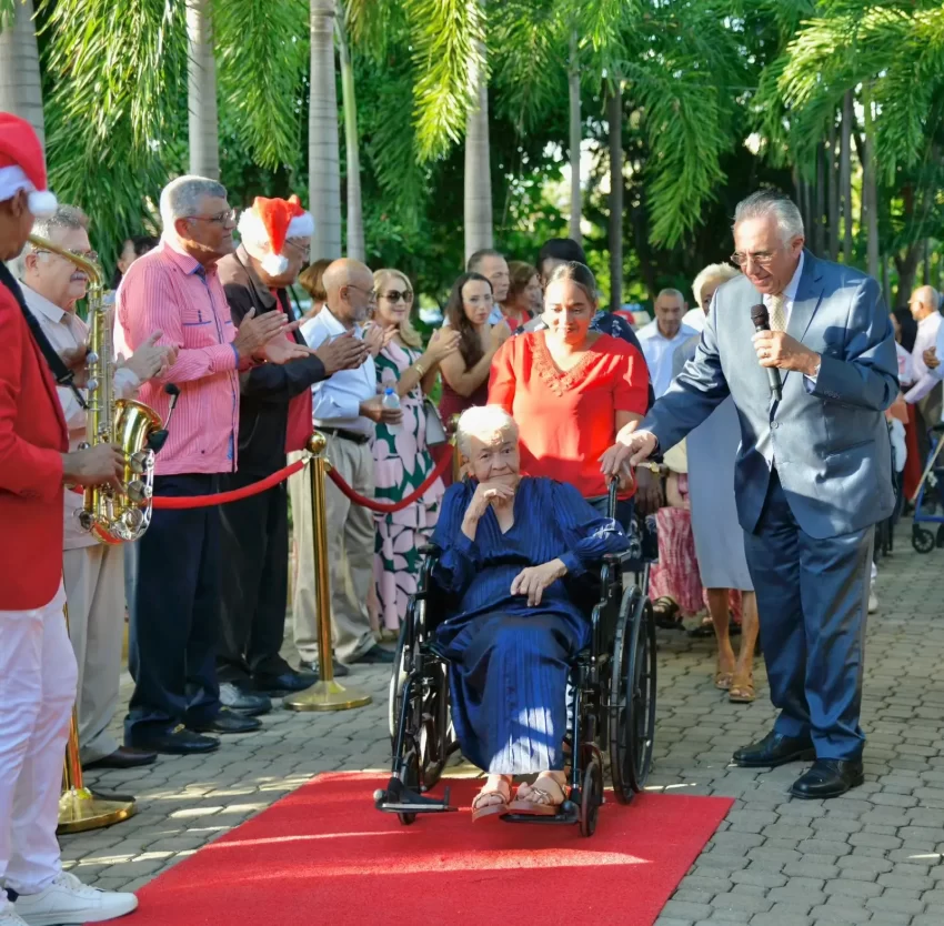 ✨ Solidaridad y Elegancia: Se celebra la "Gala de Oro" a beneficio de los adultos mayores 🇩🇴🧡