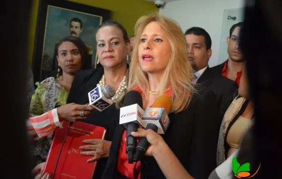 Presidenta PSC pide renuncia de Abinader como presidente RD