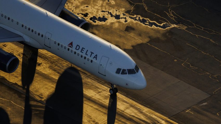 "Si no dices mentiras, no te vas": el secreto sombrío que mantienen los aviadores para continuar con su labor.