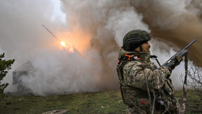 Tropas rusas destruyen infraestructuras energéticas y de transporte de las FF.AA. de Ucrania