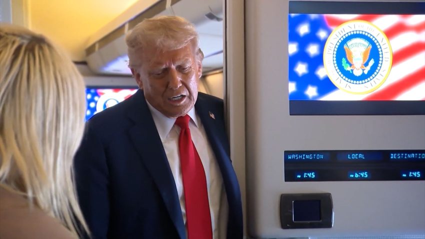 Trump pide revocar las licencias de radiodifusión a cadenas de TV críticas