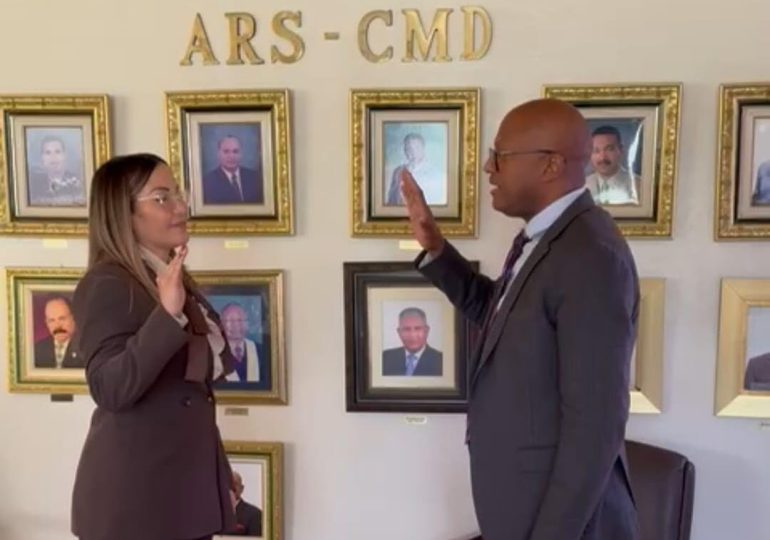 Dr. Luis Peña juramenta a la Dra. Mirna Fonfrías como directora ejecutiva de la ARS CMD