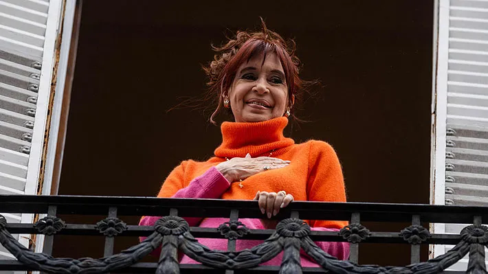 🏥 Salud en vilo: Cristina Fernández permanece hospitalizada tras una cirugía de urgencia por apendicitis 🇦🇷