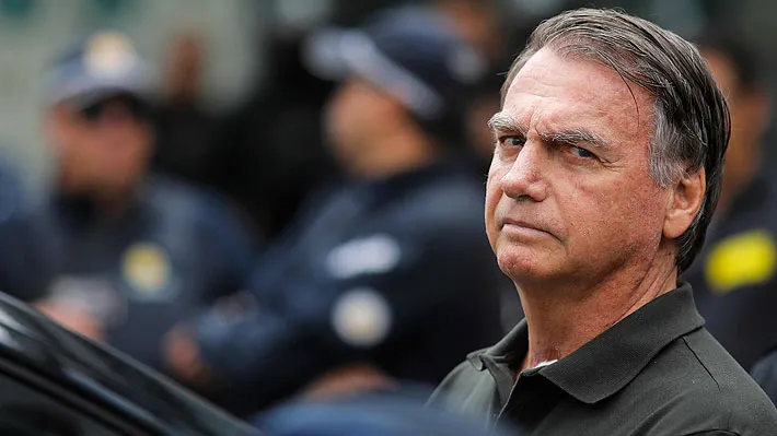 🇧🇷 Traslado médico: Jair Bolsonaro sale de prisión para someterse a una cirugía en Brasilia 🏥