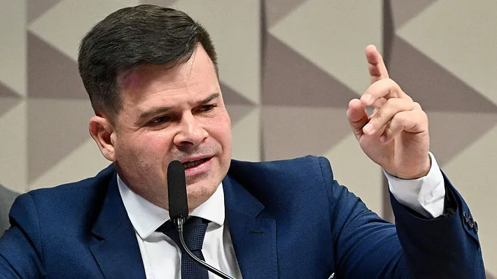 🇧🇷🚔 Fuga frustrada en Asunción: Detienen a exdirector policial brasileño condenado por la trama golpista contra Lula ✈️⛓️