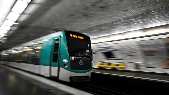 ⚠️ Pánico en el Metro: Hombre ataca a tres mujeres con un cuchillo en París y es detenido tras una fuga 🇫🇷🚇