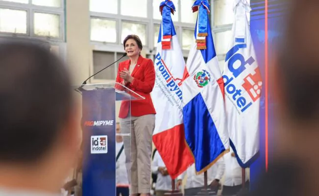 Raquel Peña lidera Indotel y Promipyme jornada orientada a fortalecer la inclusión digital y financiera en las comunidades