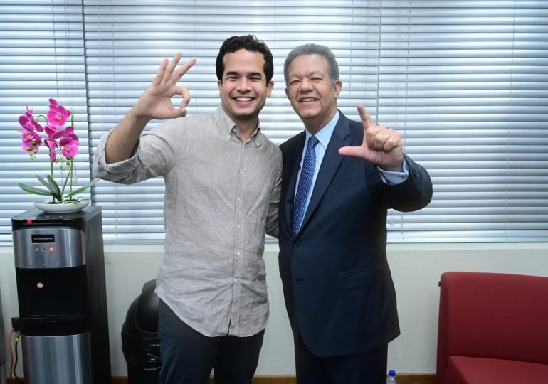 Leonel Fernández felicita públicamente a su hijo Omar Fernández en su cumpleaños