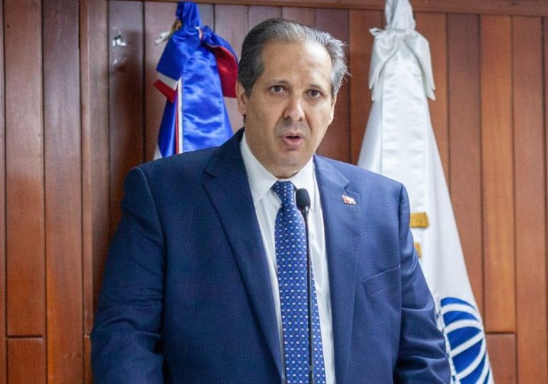 "No hay ningún brote de Chikungunya en el país", asegura ministro de Salud