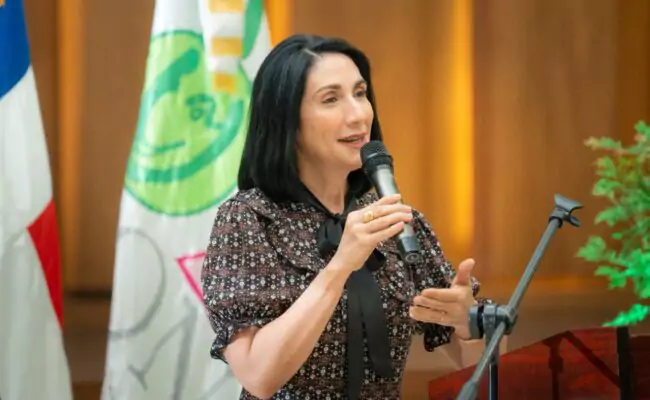 "Hasta a empresarios les dieron"; tras quejas por mala distribución de bonos navideños, Raquel Arbaje invita a dirigente del PRM a acudir a su oficina