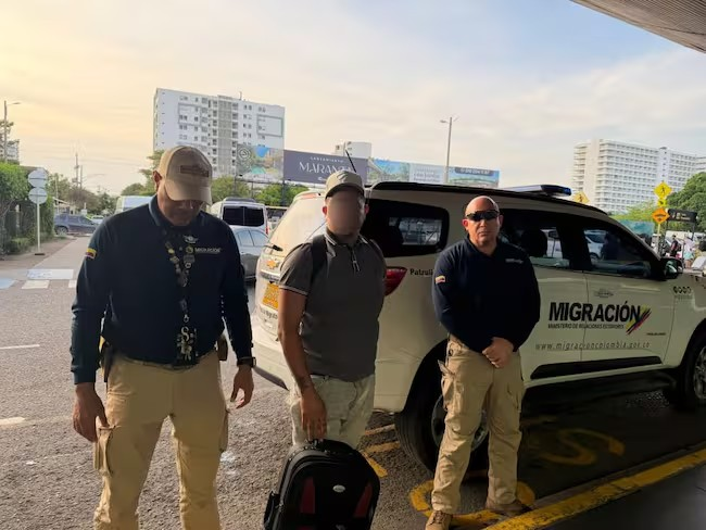 Colombia expulsa dominicano iría a Europa con papeles falsos