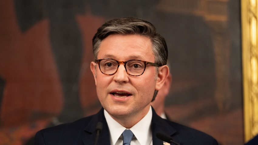 1.200.000.000.000 dólares: aprueban en EE.UU. un paquete de gastos, incluido el ICE