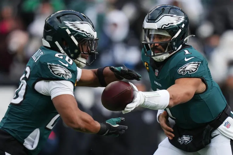 INICIA LA DEFENSA DEL TÍTULO: EAGLES RECIBEN A LOS 49ERS EN UN DUELO DE REVANCHA
