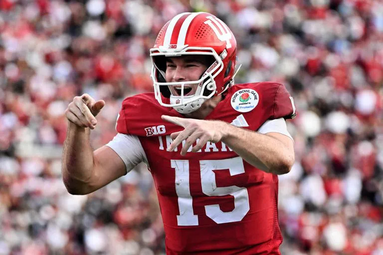 EL CONTRATO DE LOS $55 MILLONES: FERNANDO MENDOZA, EL "NUEVO REY" DEL DRAFT DE LA NFL PARA 2026