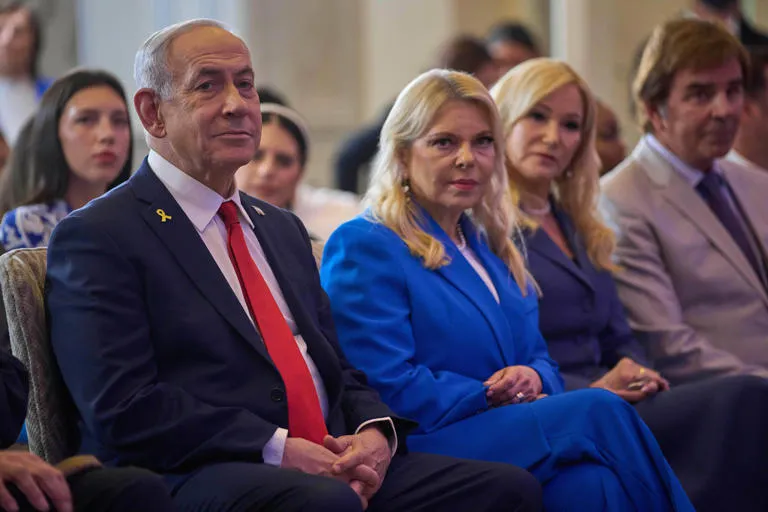 ¿REALIDAD O FILTRO? LA METAMORFOSIS DIGITAL DE SARA NETANYAHU ENCIENDE UN DEBATE ÉTICO EN ISRAEL