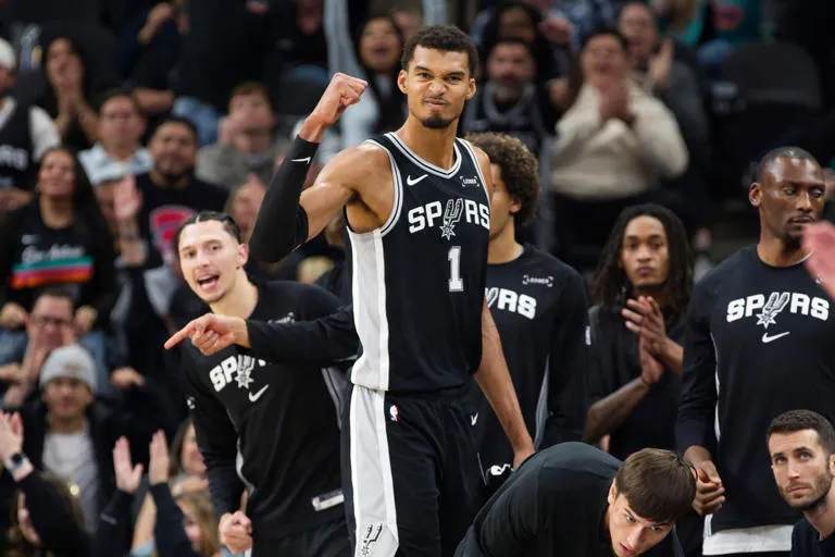 El milagro de San Antonio: Los Spurs vencen a los Knicks en una noche de terror y gloria para Wembanyama
