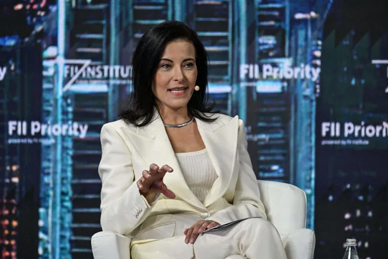 ¡META SE RINDE ANTE TRUMP! DINA POWELL MCCORMICK ASUME LA PRESIDENCIA DE MARK ZUCKERBERG EN UNA JUGADA DE PODER TOTAL