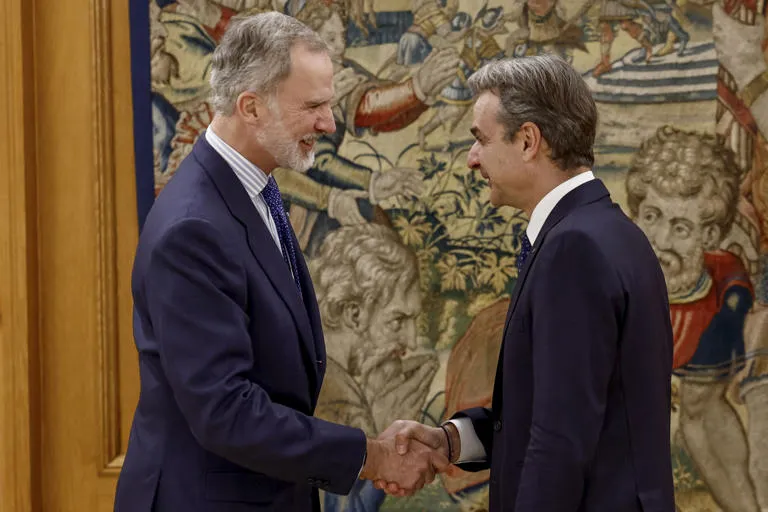 : DIPLOMACIA MEDITERRÁNEA: EL REY FELIPE VI RECIBE AL PRIMER MINISTRO GRIEGO TRAS EL ACUERDO ESTRATÉGICO CON MONCLOA